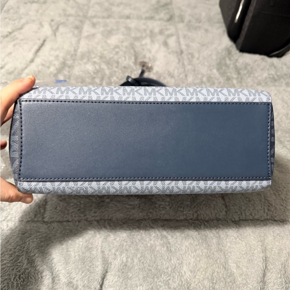 Michael Kors Blue and Cream Shoulder Bag - Picture 11 of 11